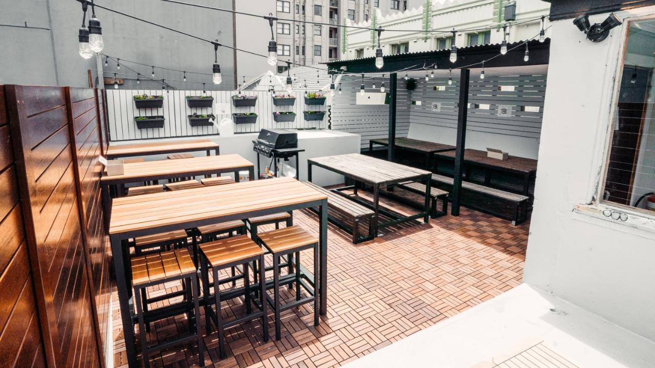 Mad Monkey Downtown Sidney Exterior foto