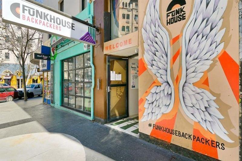 Mad Monkey Downtown Sidney Exterior foto